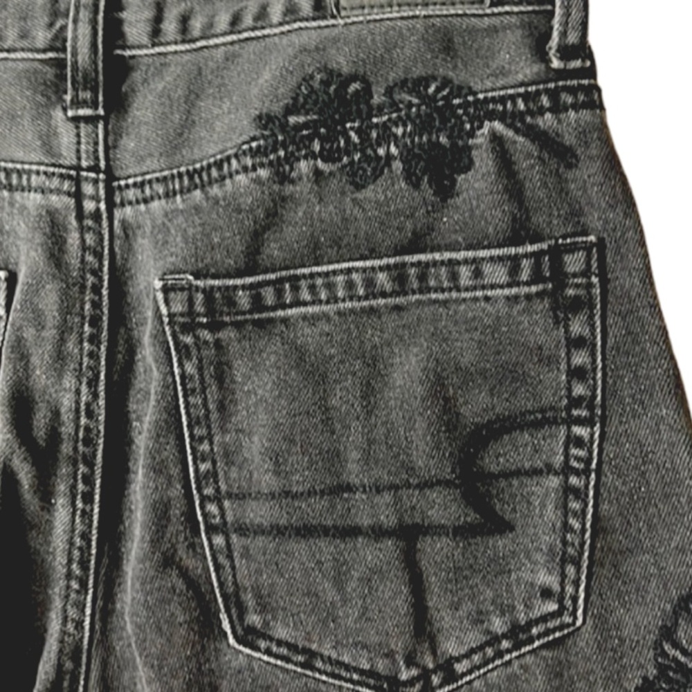 AEO Faded Black High Rise Ankle Mom Jean Size 00 Floral Rose Embroidery - Picture 6 of 12